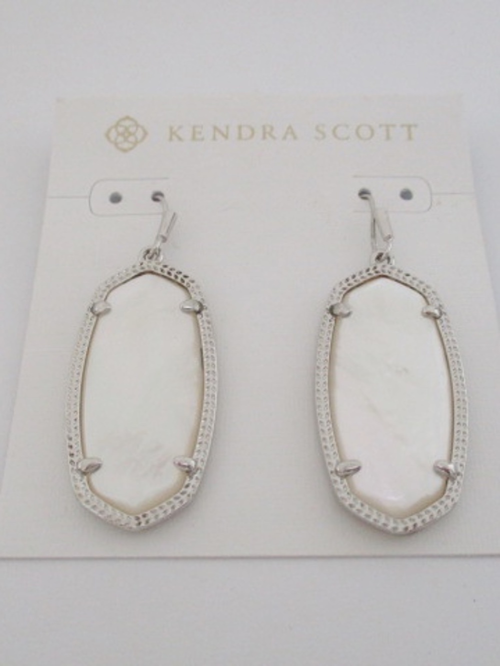KENDRA SCOTT - Elle Silver Drop Earrings In Ivory Mother-Of-Pearl